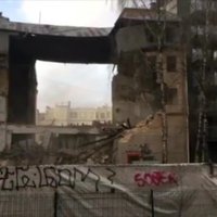 ВИДЕО: На улице Ерузалемес приступили к сносу обрушившейся пятиэтажки