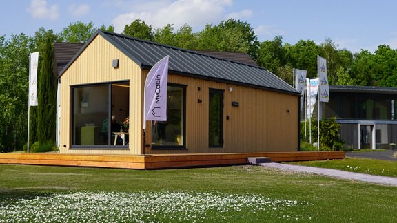 Trūkst līdz pat 800 000 mājokļu. "MyCabin" sāk eksportu uz jaunu tirgu