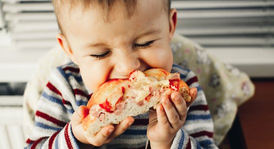 Nepietiekamas vecāku zināšanas par mazuļa uzturu šodien – bērna veselības riski nākotnē