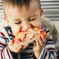 Nepietiekamas vecāku zināšanas par mazuļa uzturu šodien – bērna veselības riski nākotnē