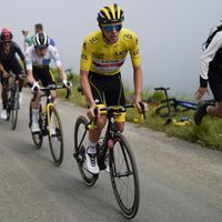 'Tour de France': Skujiņš septītajā desmitā; Pogačars kalnu posma finišā pārspēj konkurentus