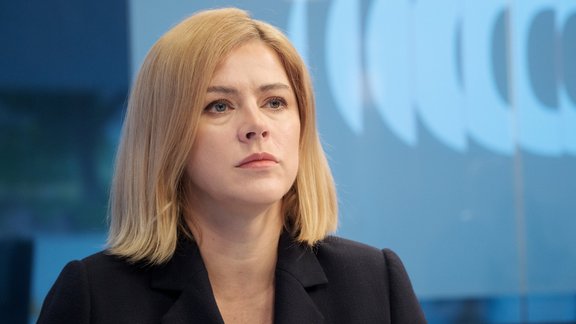 Koalīcija gatava iesaldēt gan politiķu algas, gan partiju finansējumu, pauž Siliņa (plkst.17.59)