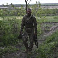 Ukrainas karaspēks Harkivā atkāpies uz jaunām pozīcijām, ziņo militārpersonas