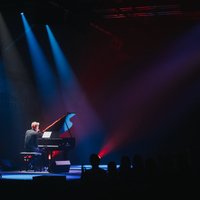Foto: 'Hanzas perona' 'Klavierstāstos' muzicē igauņu zvaigzne Everts Sundja