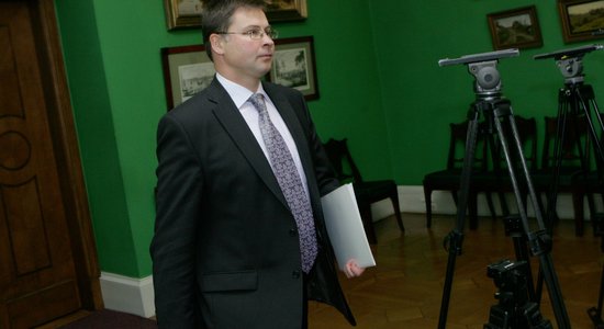 Par spīti neglaimojošiem atzinumiem Dombrovskis nenoraida nevienu ministru amata kandidātu