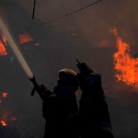 Naktī uz pirmdienu ugunsgrēkā Dienvidkurzemes novadā bojā gājis cilvēks
