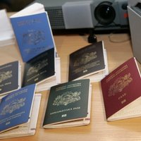 ПБ: нужно отбирать паспорта у латвийцев, планирующих воевать за границей