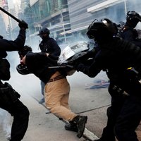 В Гонконге полиция ранила выстрелом еще одного демонстранта