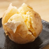 Čiks un gatavs: kā mikroviļņu krāsnī pagatavot lielu kartupeli