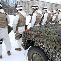 Metot kaujas granātu, Ādažu poligonā cieš karavīrs; sāk kriminālprocesu