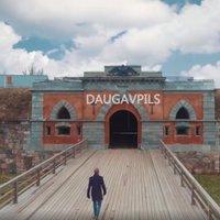 Видео о приключениях туриста-бородача в Даугавпилсе покорило соцсети