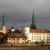 Rīgas pilij par gandrīz 32 000 eiro izgatavos astoņu vēsturisko krēslu kopijas