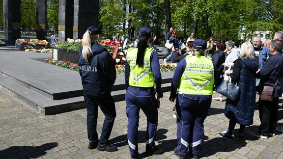 Ziedu nolikšana pie mūžīgās uguns Daugavpilī 9.05.2023. - 6