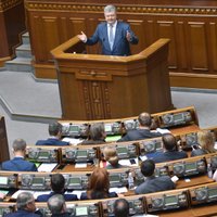 Ukrainas parlaments konstitūcijā nostiprina kursu uz ES un NATO