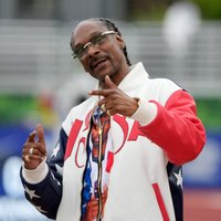 Reperis Snoop Dogg nesīs olimpisko lāpu Parīzes piepilsētā Sendenī