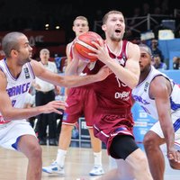 Latvija pēc sekmīga pirmā puslaika nespēj apturēt Eiropas čempioni Franciju