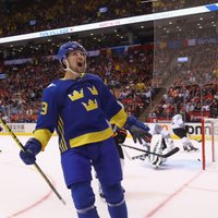 Zviedrijas hokejisti nodrošina iekļūšanu Pasaules kausa pusfinālā