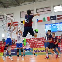 Latvijas U-17 volejbola izlase EČ pēdējā grupas spēlē pieveic Slovēniju