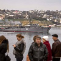 DP prasa sākt kriminālvajāšanu par tūristu vešanu uz Krimu