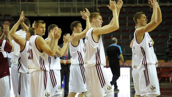 Latvijas basketbola izlase pārspēj Nīderlandi