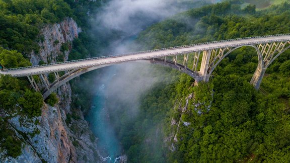 Tara river canyon, Djurdjevica bridge, Melnkalne, tilts