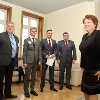 'Čekas maisu' komisijā atjauno no tās izslēgto Jarinovsku, Daukštu un Krūmiņu-Koņkovu