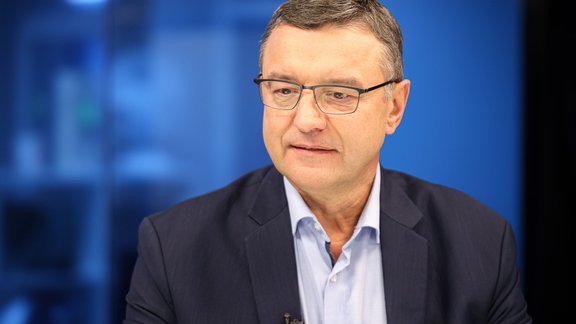 Pēc ministru atgriešanās Saeimā deputāta mandātu var zaudēt Reirs, Labanovskis un Štekerhofs