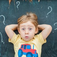 Kāpēc bērni uzdod tik daudz jautājumu un cik svarīgas ir vecāku atbildes