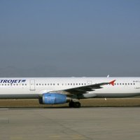 Aviokatastrofa Ēģiptē: Pēc traģiska negadījuma Surgutas lidostā 'Kolavia' mainījusi nosaukumu uz 'Metrojet'
