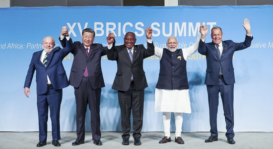 Sešas valstis uzaicinātas pievienoties BRICS