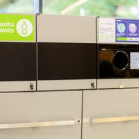ФОТО: В Латвии устанавливают первые автоматы для приема депозитной упаковки