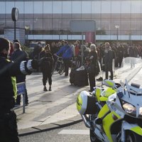 Kopenhāgenas lidostu evakuē pēc pārprastām sarunām; de Golla lidostā meklē radikāļus