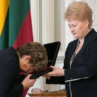 Литва посмертно наградила Ельцина Большим крестом