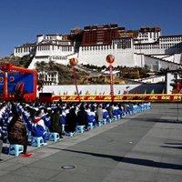 Tibeta kļūst par glīti iesaiņotu produktu, skaidro profesore
