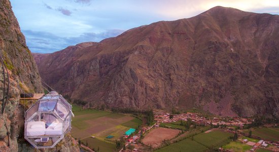 Foto: Latviešu ceļotāju piedzīvojumi Peru stikla kapsulu viesnīcā