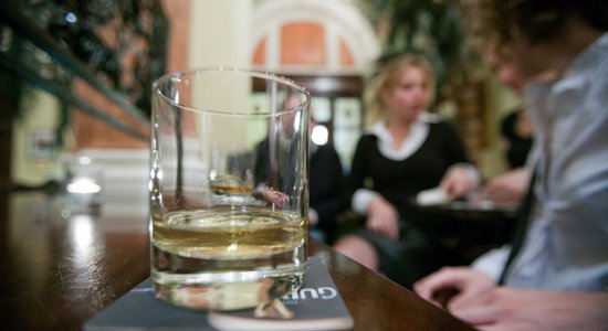 'Latvija ir zeme, kas dzer' – valdība atbalsta alkohola patēriņa ierobežošanu