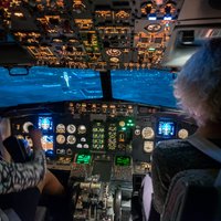 ФОТО: Как выглядит полет на "Боинге" из кабины тренажера airBaltic Training
