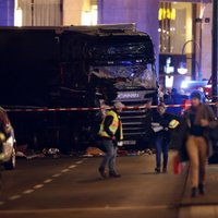 Berlīnes slaktiņā izmantotā kravas auto šoferis sašauts vairākas stundas pirms uzbrukuma