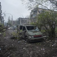 Krievu iebrucēji Bahmutā pēc ukraiņu pretuzbrukumiem bijuši spiesti atstāt vairākas pozīcijas