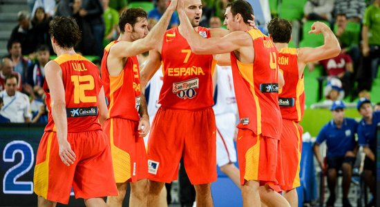 Spānija 'iznīcina' Serbiju un kļūst par pirmo 'Eurobasket 2013' pusfinālisti