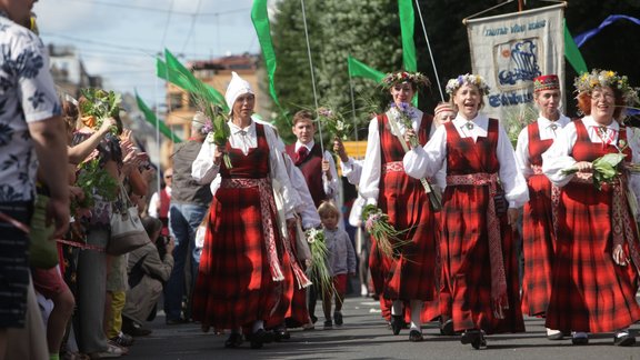 XXV Vispārējo latviešu Dziesmu un XV Deju svētku dalībnieku gājiens  - 41