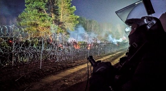 Лукашенко и Меркель снова созвонились, мигранты покидают стихийный лагерь на границе Польши и Беларуси