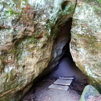 ФОТО: Инчукалнская пещера Велнала, в которой жил черт