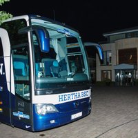 Vācijā apšaudīts Berlīnes futbola kluba 'Hertha' autobuss