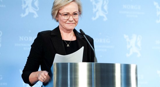 Demisionē plaģiātismā apsūdzētā Norvēģijas izglītības ministre Hjerkola 