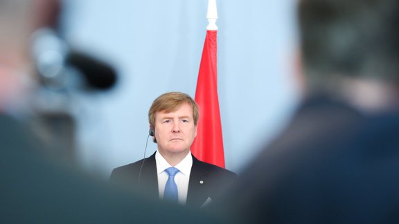 "Jāpieņem lēmumi, kurus nevar atlikt" – Nīderlandes karalis pieņem valdības atkāpšanos