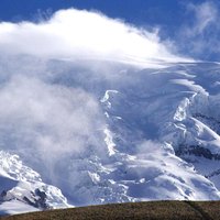 Ekvadora aptur kāpšanu kalnos pēc alpīnistu bojāejas lavīnā