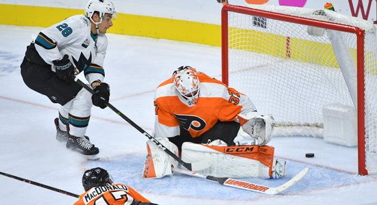 Filadelfijas 'Flyers' piedzīvo graujošu zaudējumu sezonas pirmajā mājas spēlē