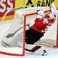 Kanādas hokejisti Ziemeļamerikas derbijā kapitulē ASV un PČ turpina bez uzvarām