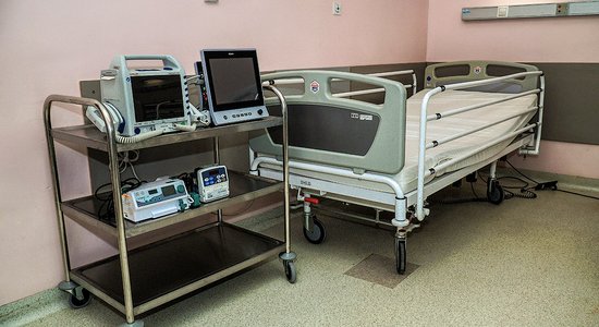 Rīgas 1. slimnīcā ārstēs 50 Covid-19 pacientus
